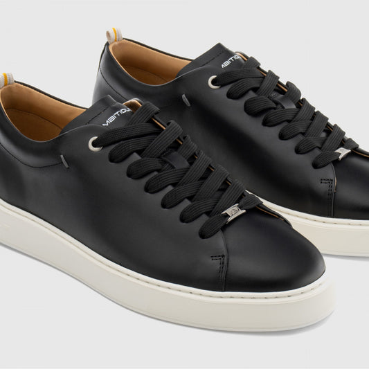 Ambitious Smart Trainer in Black