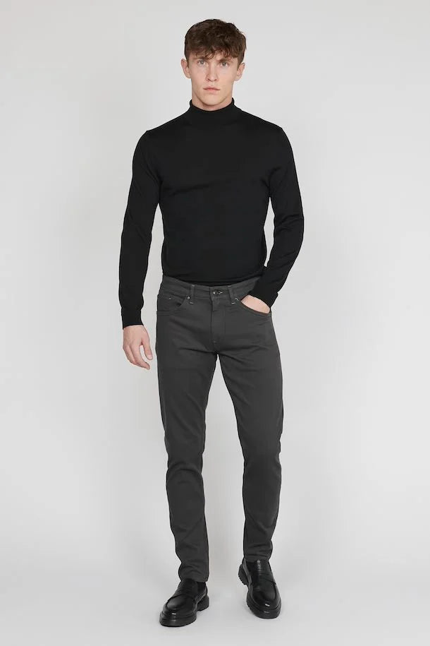 Matinique Mapete Black Oyster Chinos