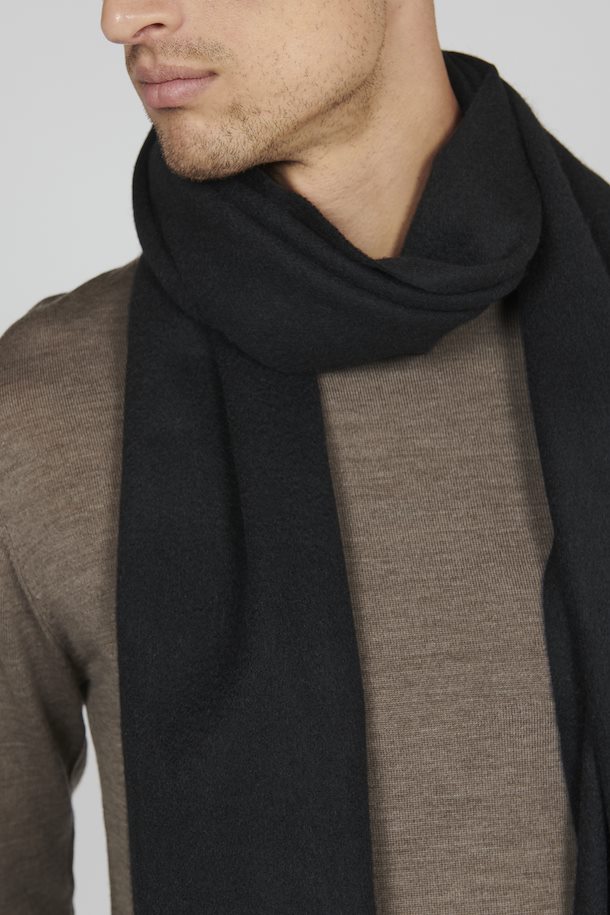 Matinique Black Merino Wool Scarf